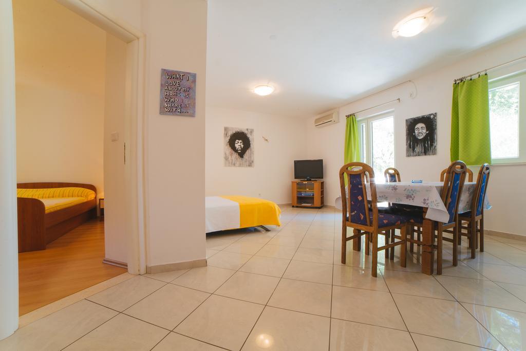 Apartments Dada Omiš Quarto foto